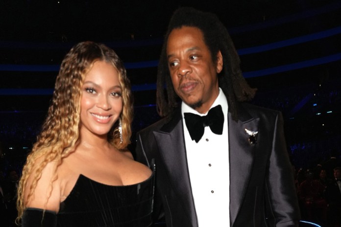 Η Beyoncé και ο Jay-Z στα Βραβεία Grammy 2023.