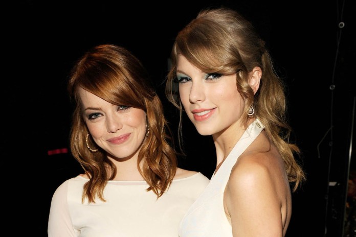 Η Emma Stone και η Taylor Swift στα Teen Choice Awards το 2011.
