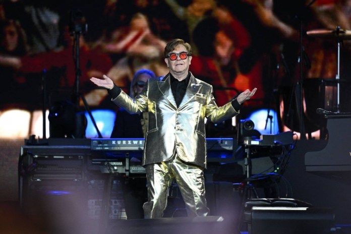 Ο Elton John στο Glastonbury 2023.